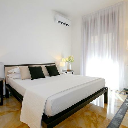 Starhost - Golden Suite Salerno Buitenkant foto