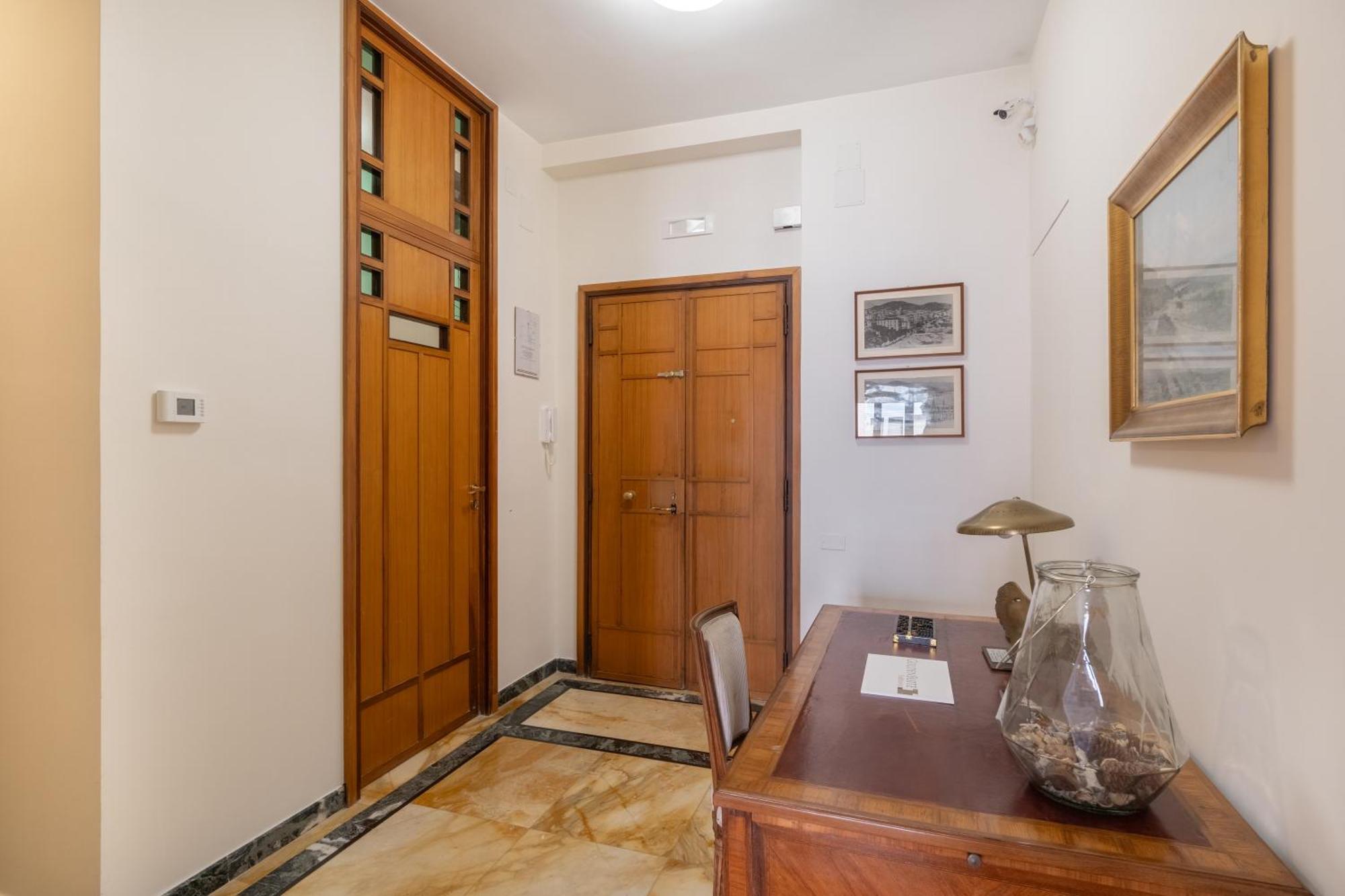 Starhost - Golden Suite Salerno Buitenkant foto