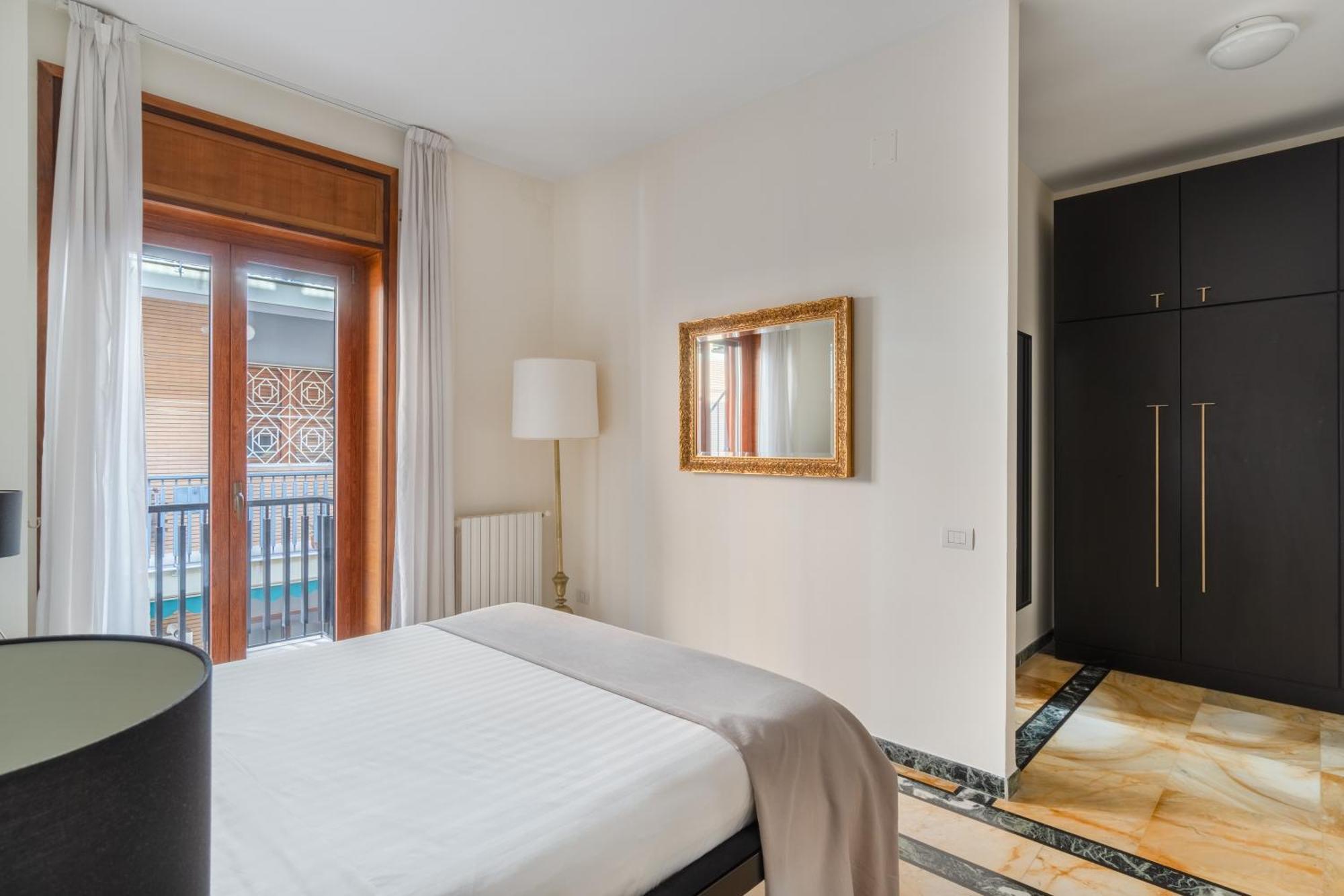 Starhost - Golden Suite Salerno Buitenkant foto