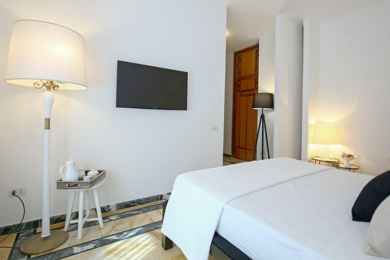 Starhost - Golden Suite Salerno Buitenkant foto