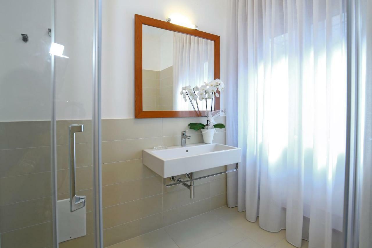 Starhost - Golden Suite Salerno Buitenkant foto